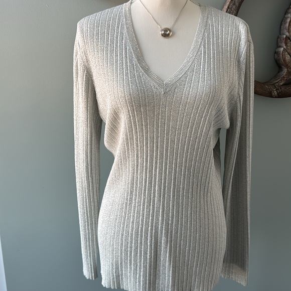 Chico's silver shimmer v-neck sweater   Chicos size 3 - Picture 4 of 6
